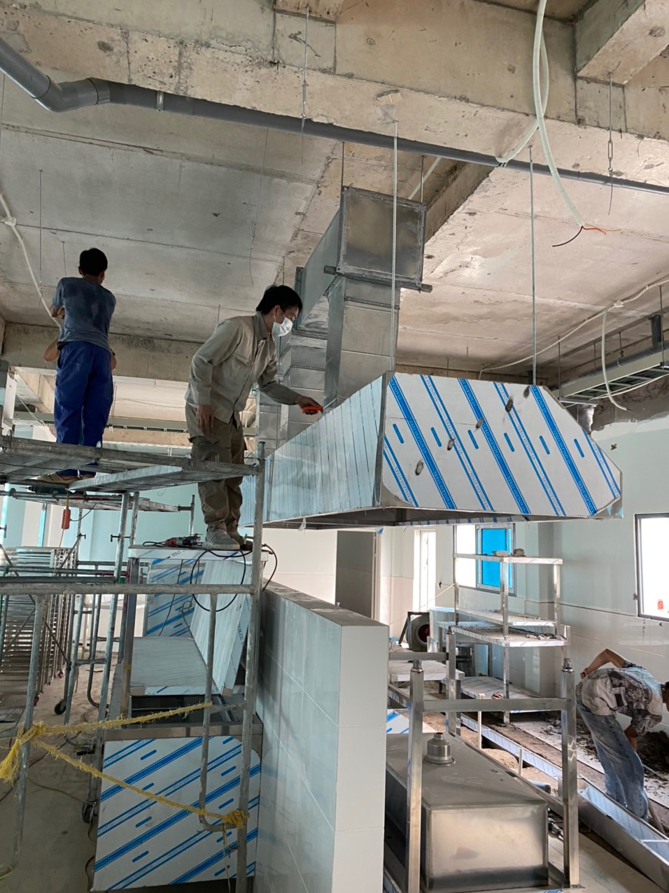 Thi công lắp đặt hệ thống bếp công nghiệp